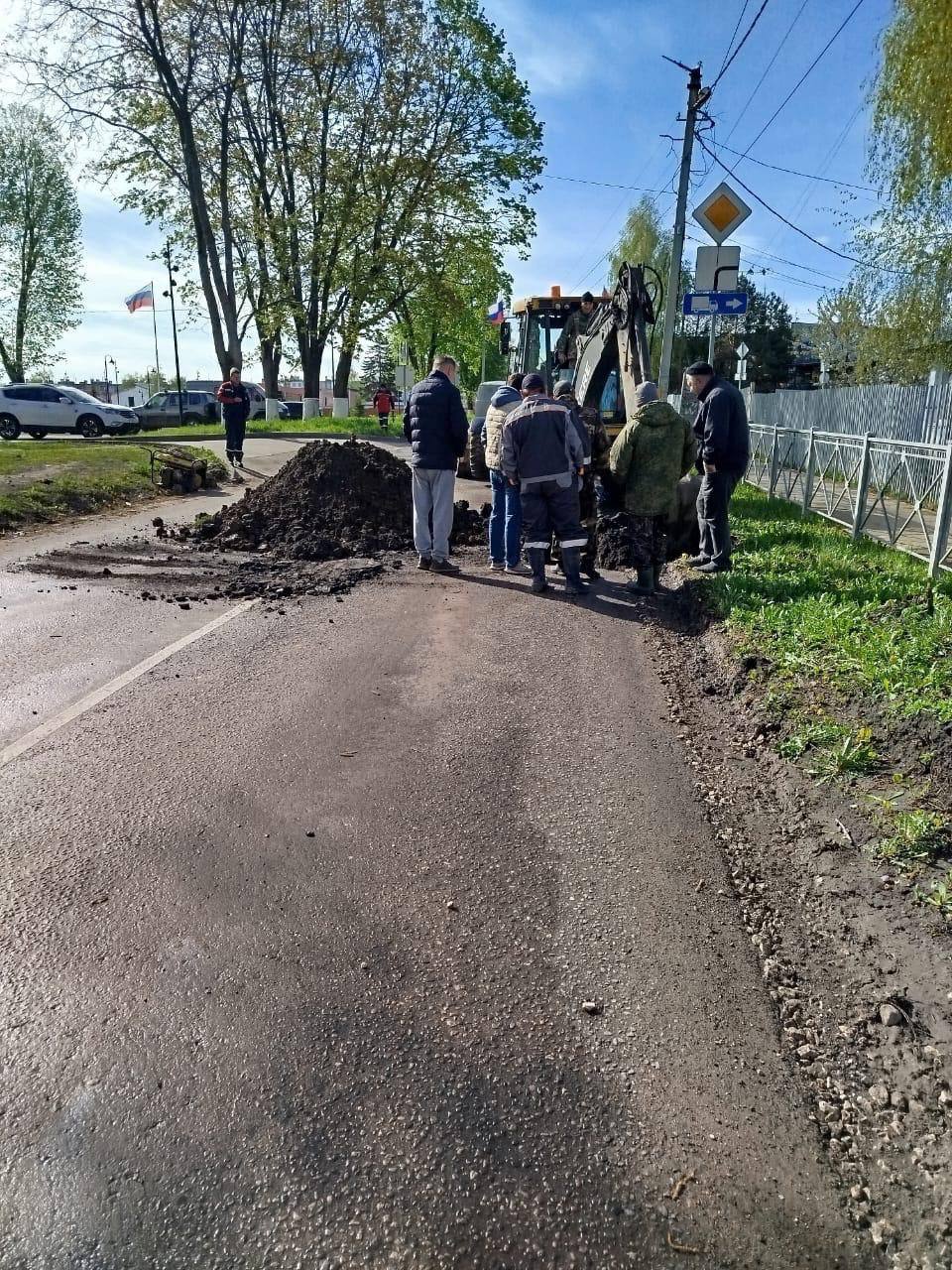 Уважаемые жители г. Киреевска!   Произошла серьёзная авария на водоводе по ул. Пролетарская в районе д. 6..